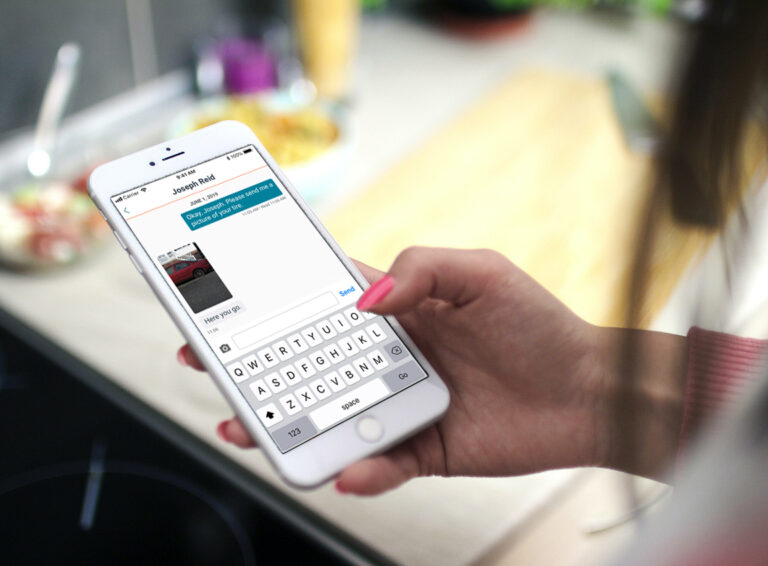 A woman messaging in the Reconnect Community app.